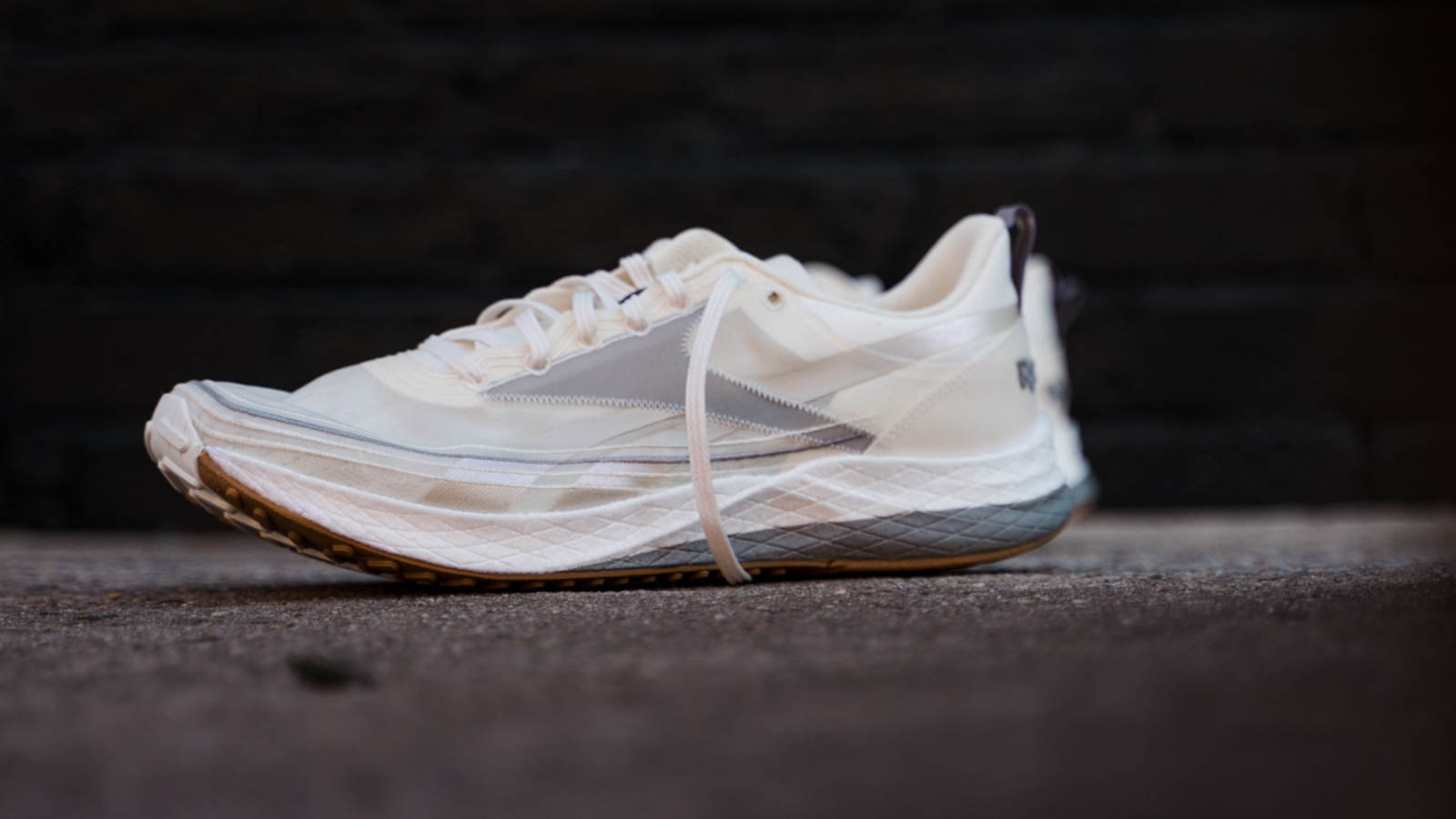 Hinh anh 10: Hinh anh cac mau giay di bo nu hang dau nam 2025