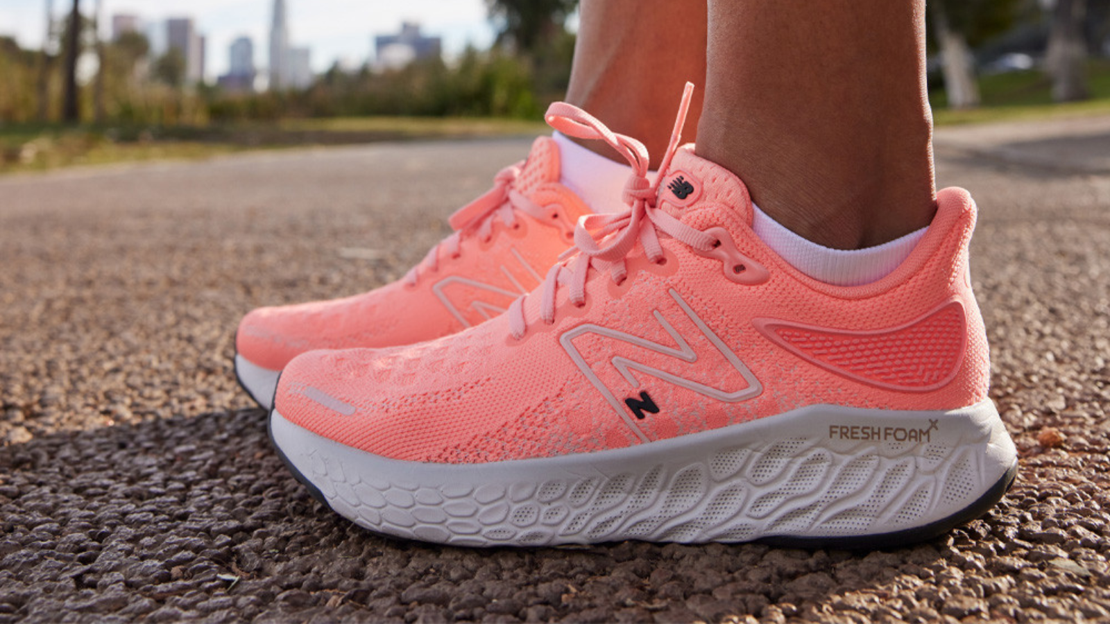 Hinh anh 5: Hinh anh cac mau giay di bo nu hang dau nam 2025