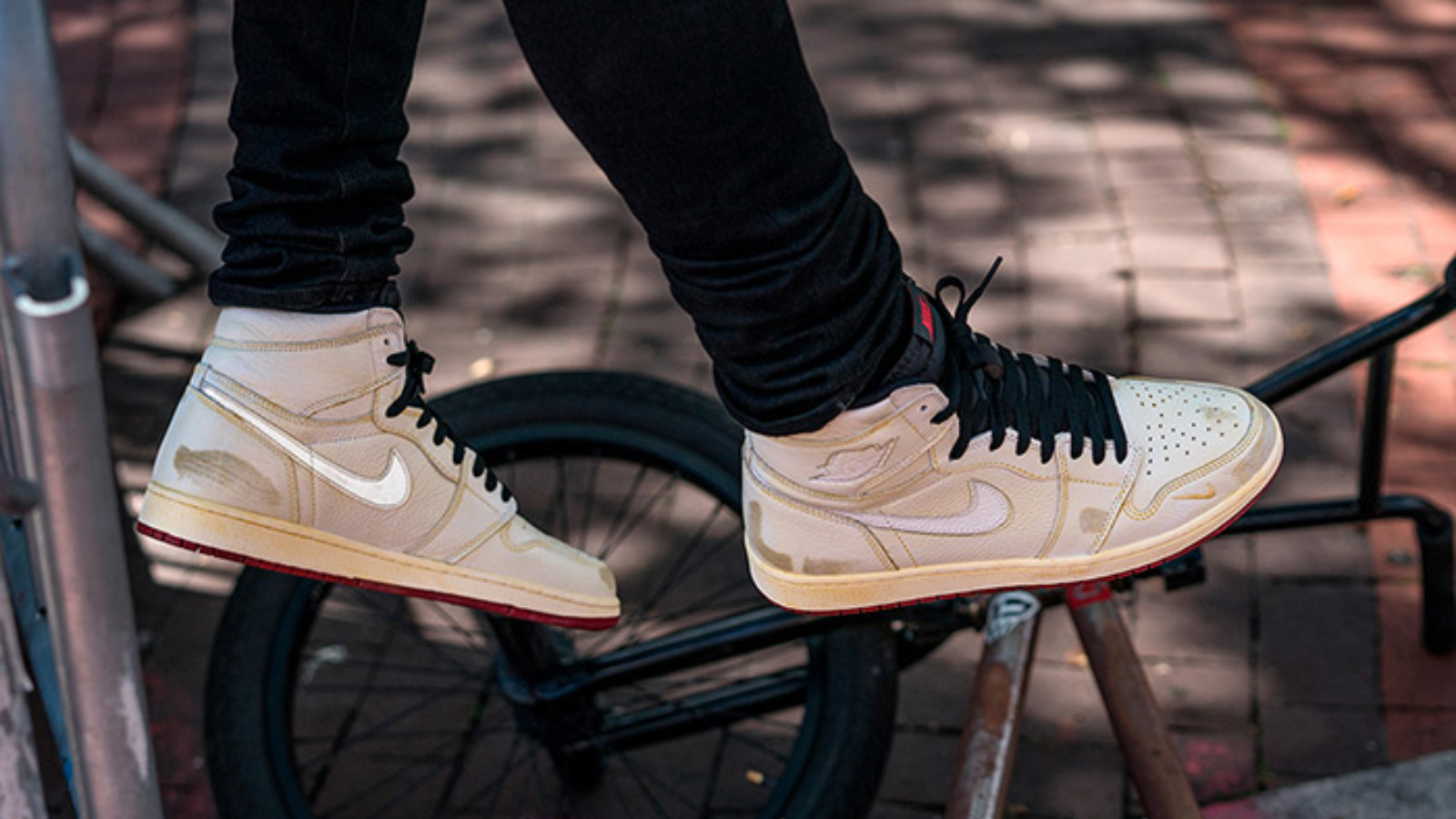 Từ Nike Air đến Bike Air: Hành trình Swoosh của Nigel Sylvester Hinh anh 7: Nigel Sylvester va doi Air Jordan 4 'Brick by Brick' moi ra mat.