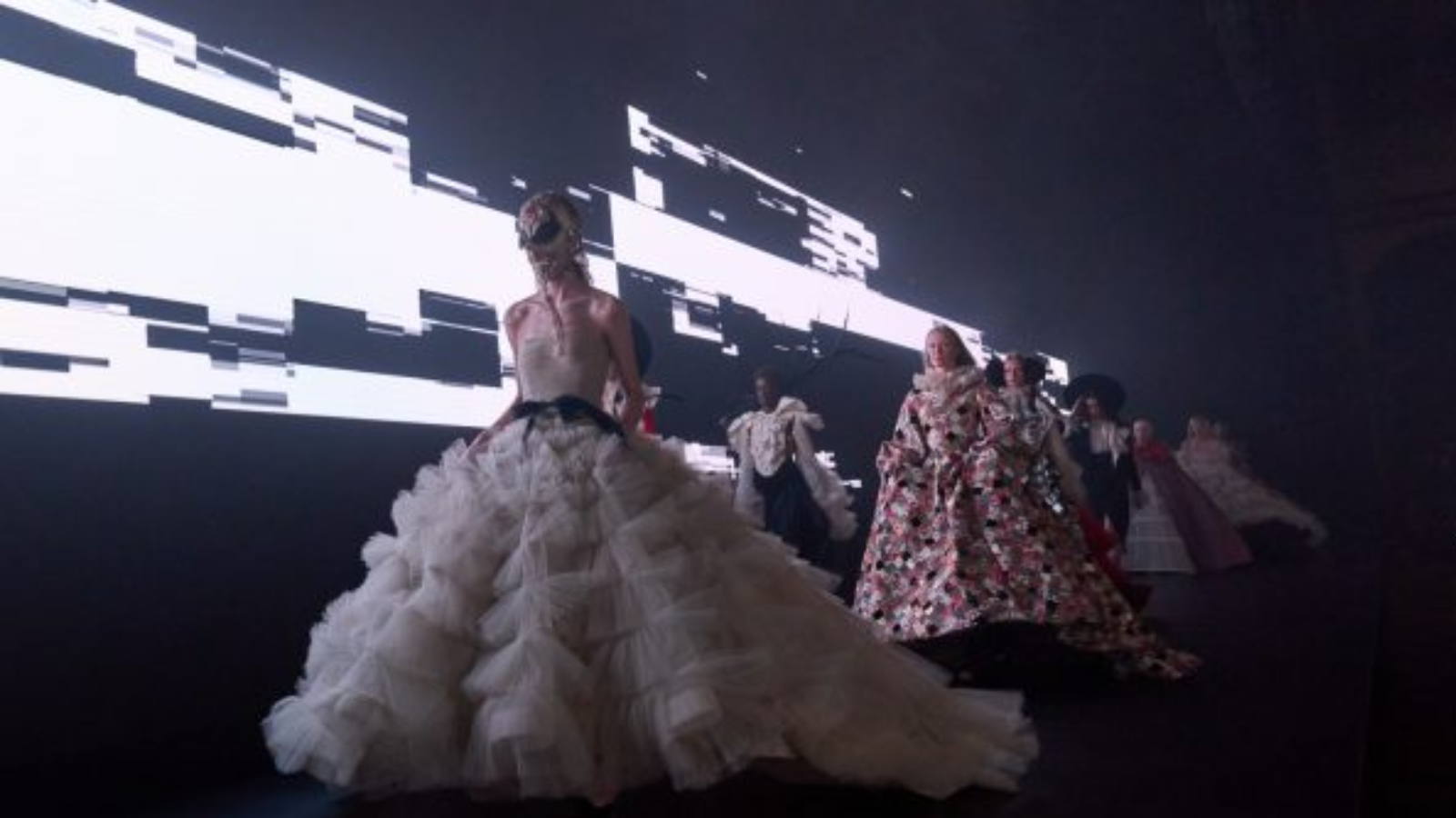 Hinh anh 7: Valentino Haute Couture Xuan He 2025 cua Alessandro Michele