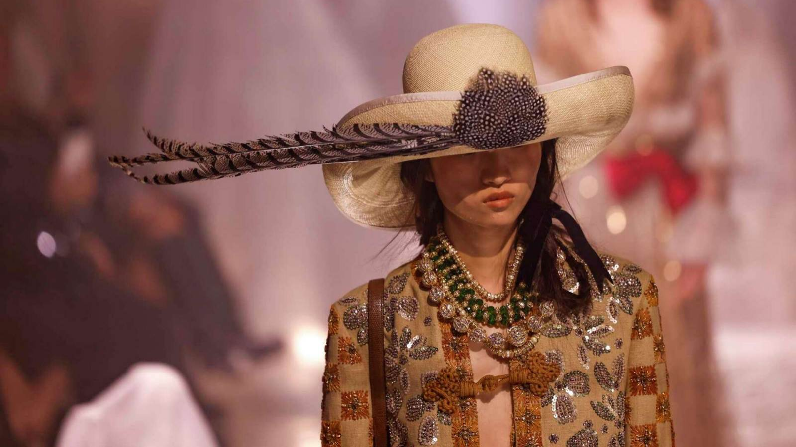 Hinh anh 9: Valentino Haute Couture Xuan He 2025 cua Alessandro Michele