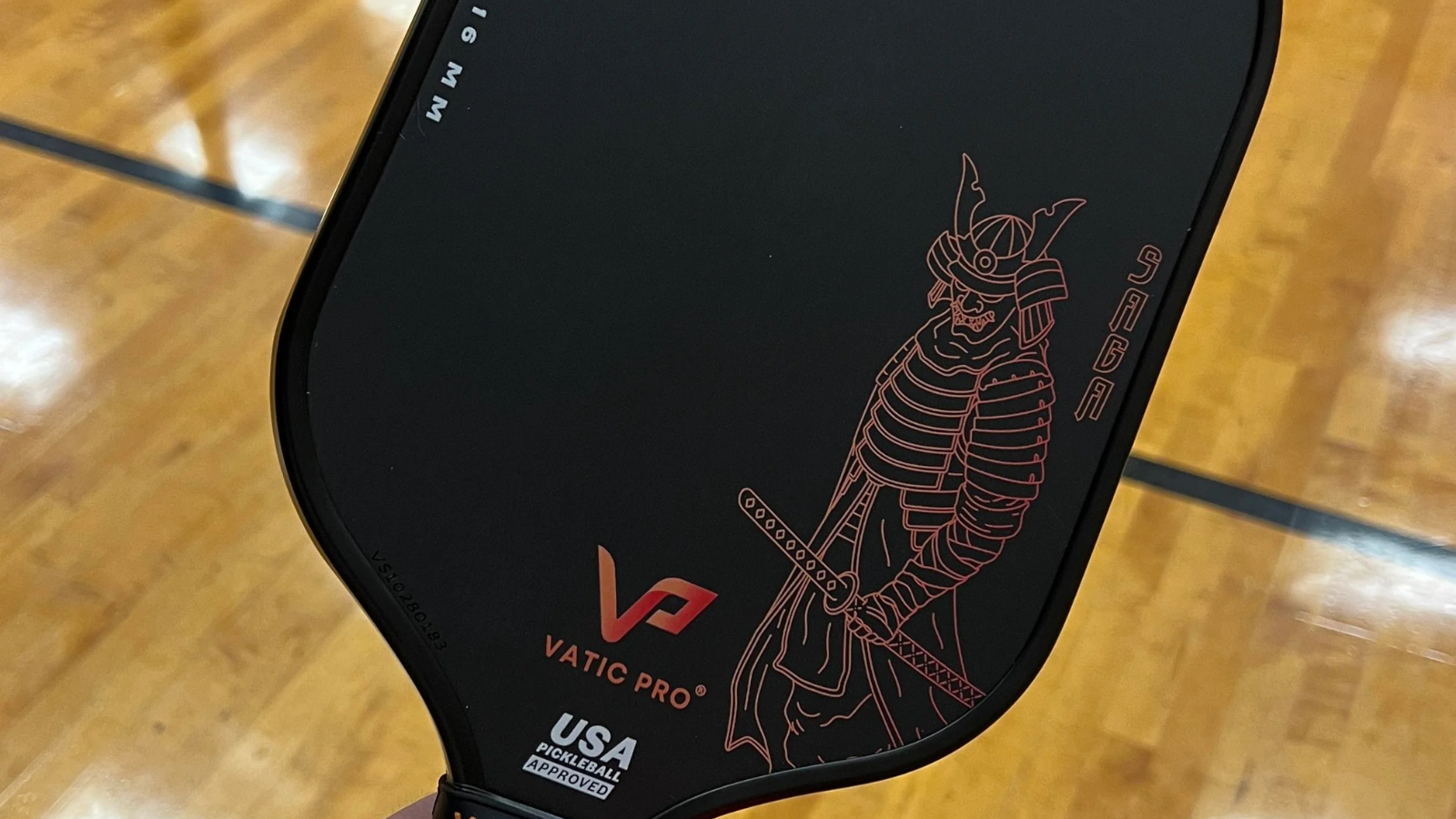 Vatic Pro Saga: Cây vợt pickleball giá tốt, hiệu năng cân bằng Hinh anh 5: Cay vot pickleball Vatic Pro Saga voi thiet ke toi uu