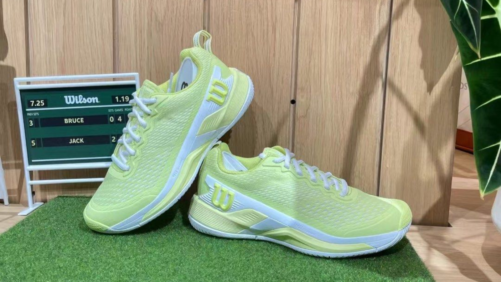 Wilson Rush Pro 4.5: Giày tennis ổn định, thoáng khí, bền bỉ Hinh anh 6: Giay tennis Wilson Rush Pro 4.5 voi thiet ke thoang khi va ben bi