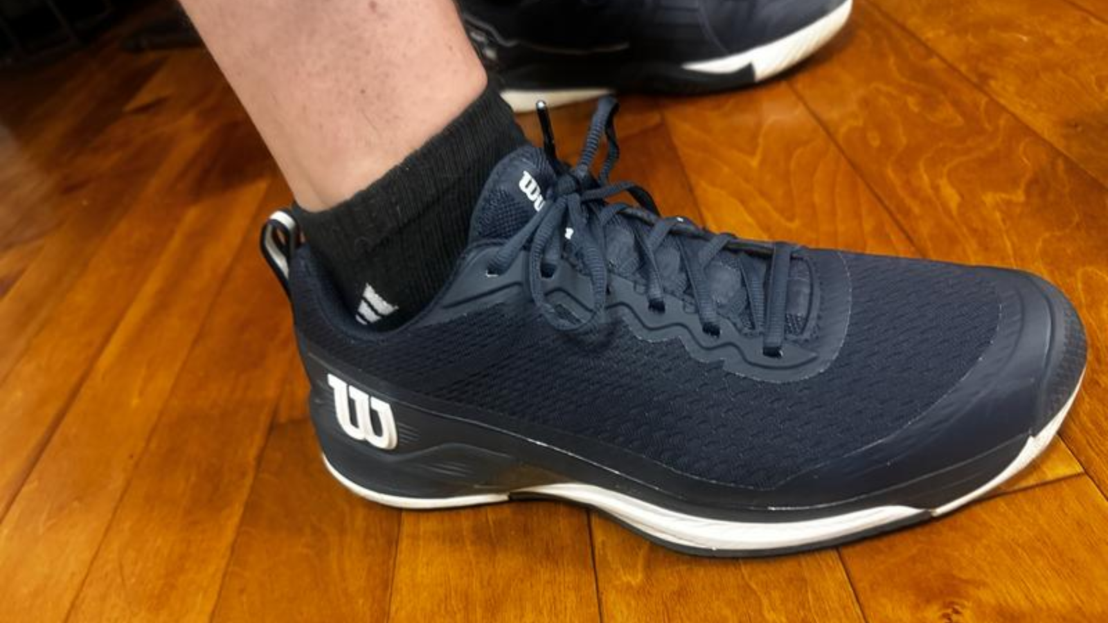 Wilson Rush Pro 4.5: Giày tennis ổn định, thoáng khí, bền bỉ Hinh anh 5: Giay tennis Wilson Rush Pro 4.5 voi thiet ke thoang khi va ben bi