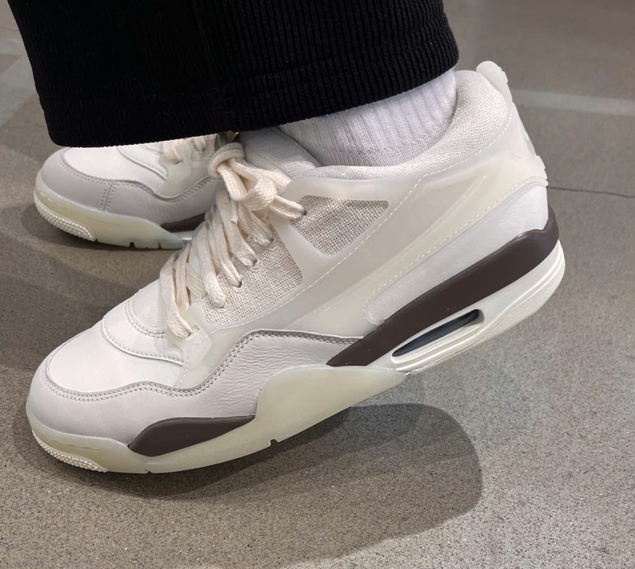 Alternative view of Giày Nike Air Jordan 4 RM 'Hemp' IB8857-141