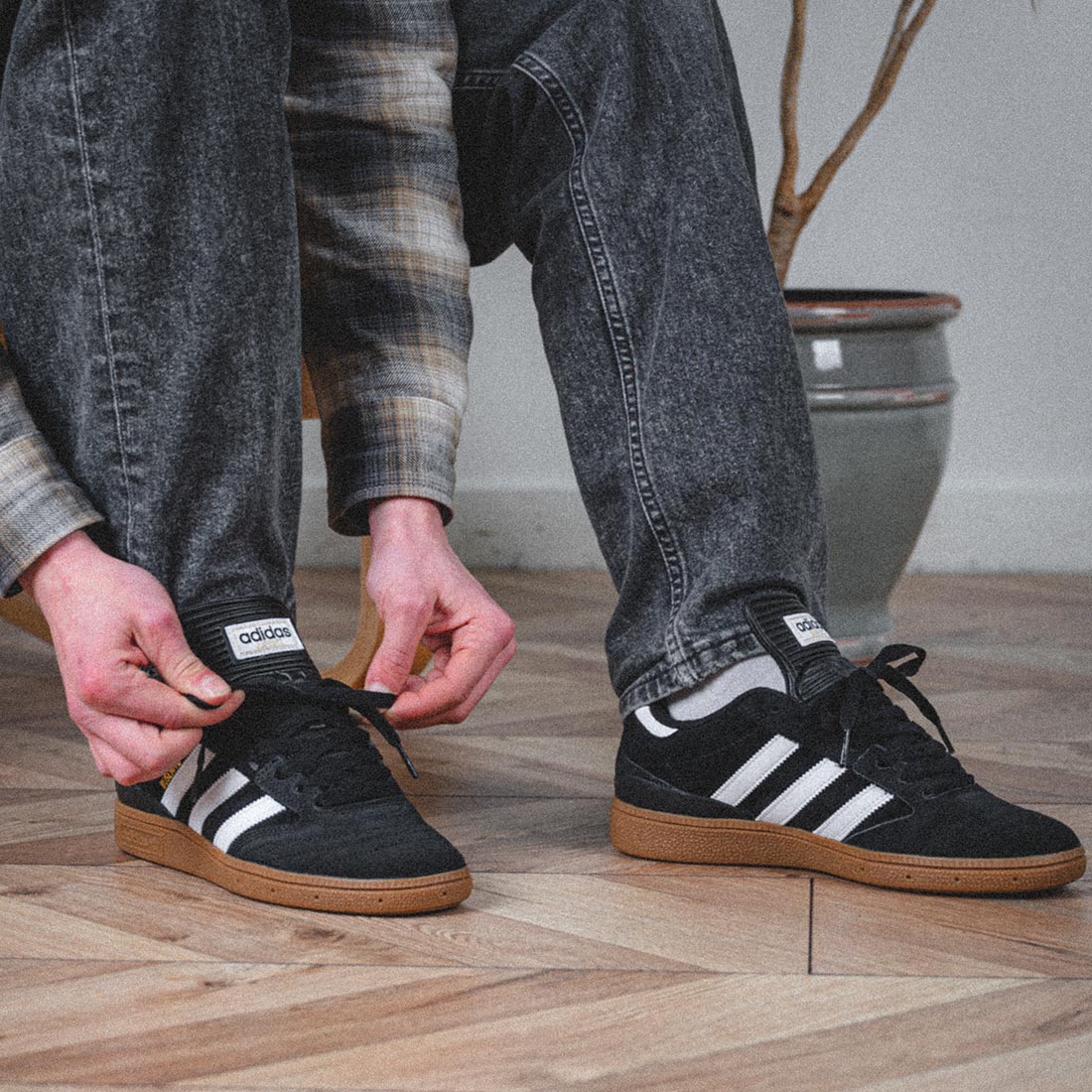 Hinh anh 1: Adidas Busenitz: Tu Duong Pho Den San Truot