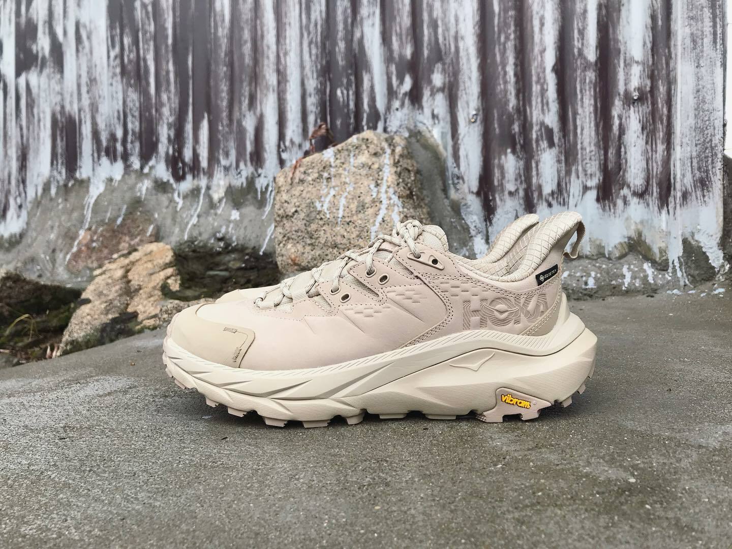 kaha low taupe