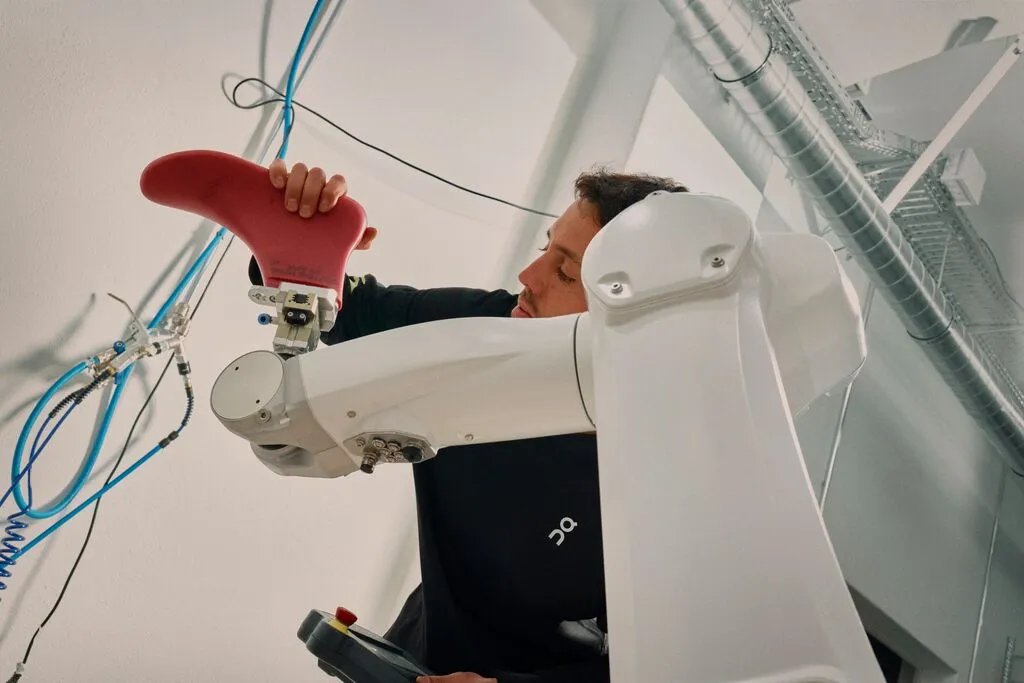 Hinh anh 3: On Running gioi thieu cong nghe moi “LightSpray”