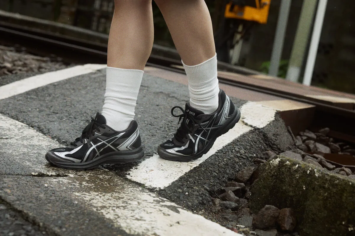 Hinh anh 4: Review Asics Gel-Kinetic Fluent: Hieu nang va phong cach hoi tu