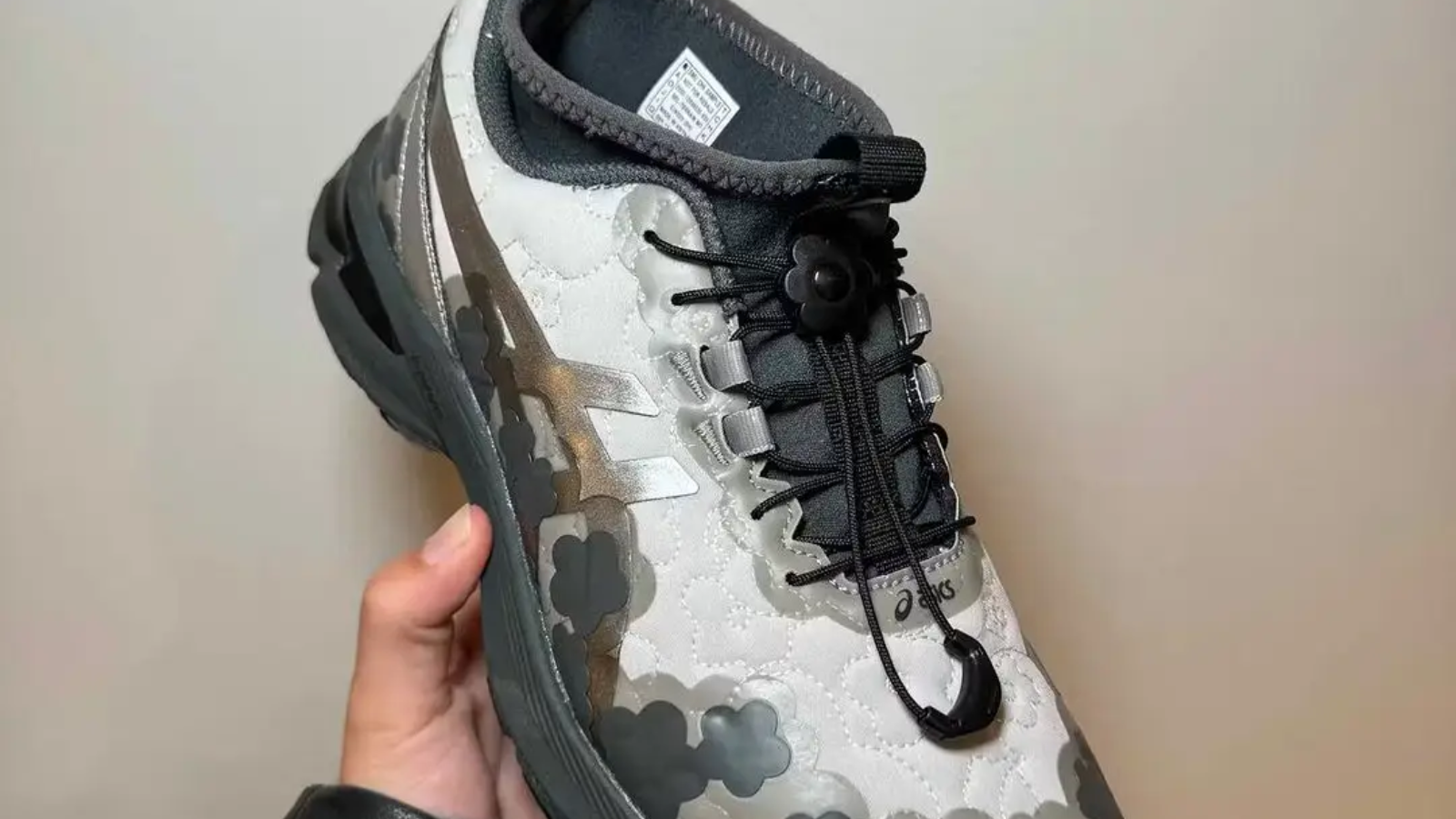 Hinh anh 4: Cecilie Bahnsen x ASICS GEL-TERRAIN 2025, giay the thao cao cap nu tinh