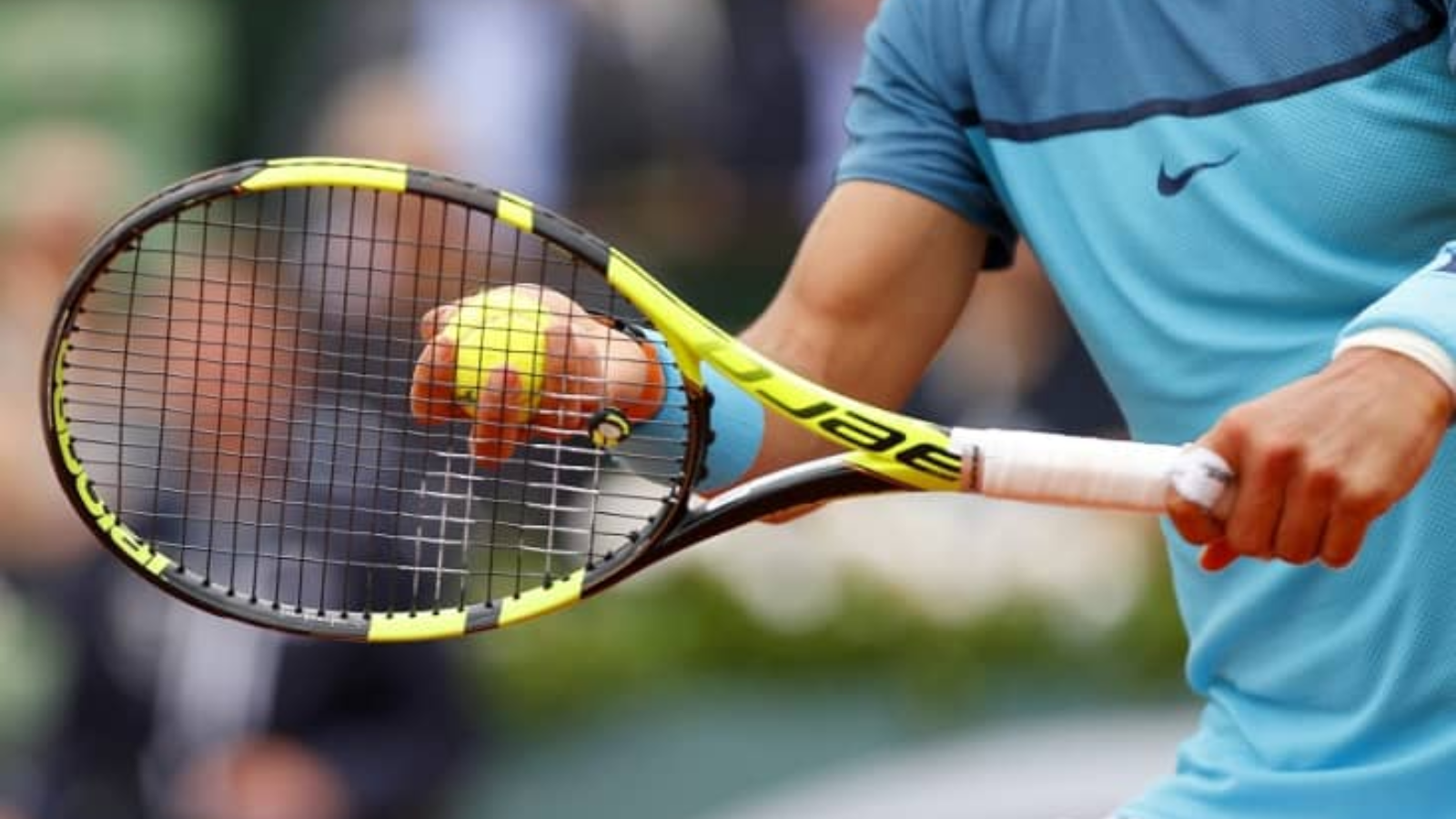 Hinh anh 6: Huyen thoai tennis Rafael Nadal cam vot Babolat tren san dau