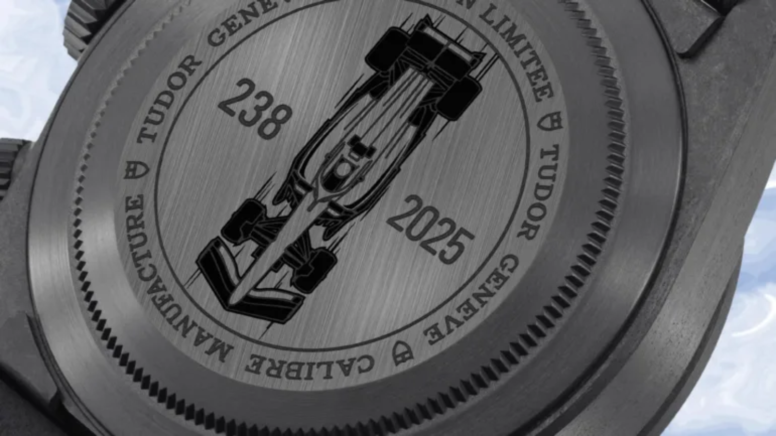 Hinh anh 9: Tudor Black Bay Chrono Carbon 25, dong ho co khi dua xe, thiet ke carbon