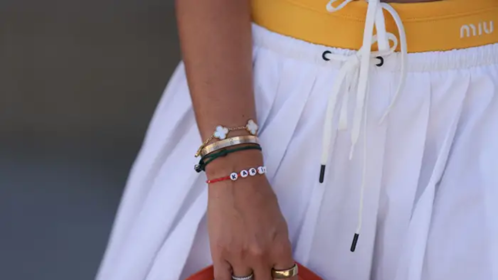 Hinh anh 10: Trang suc Van Cleef & Arpels Alhambra voi hoa tiet co bon la bieu tuong