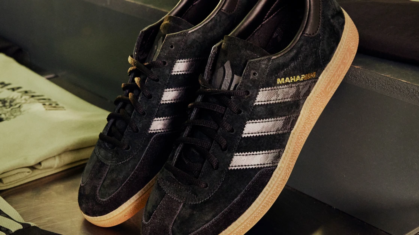 Hinh anh 8: Doi giay Liverpool x LeBron James x Nike Air Max 1 voi phoi mau trang-den-do.