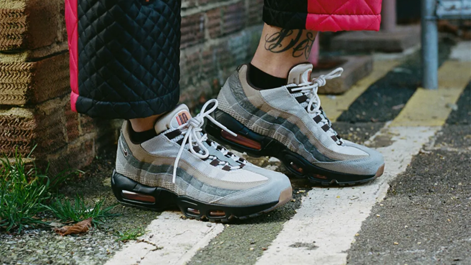 Nike Air Max 95 “110s”: Huyền thoại đường phố Vương quốc Anh Hinh anh 2: Nike Air Max 95 “110s”: Huyen thoai duong pho Vuong quoc Anh
