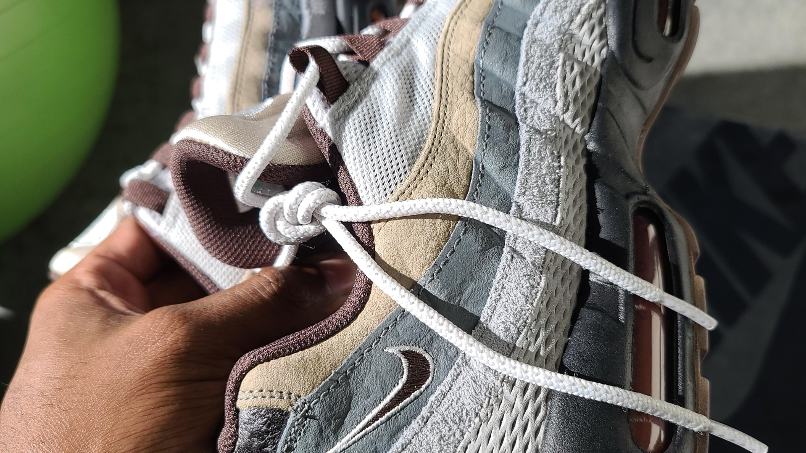 Nike Air Max 95 “110s”: Huyền thoại đường phố Vương quốc Anh Hinh anh 6: Nike Air Max 95 “110s”: Huyen thoai duong pho Vuong quoc Anh