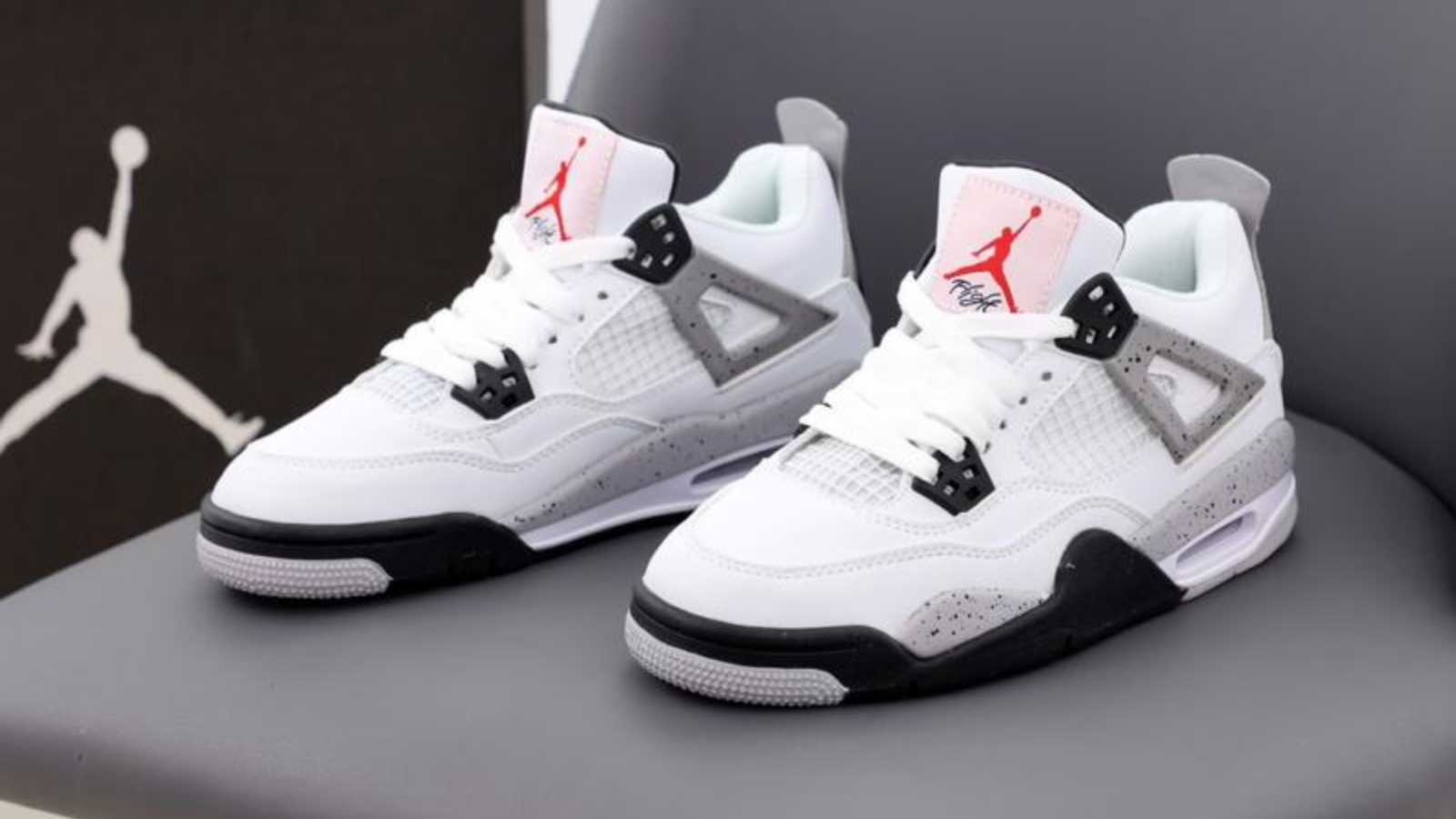Hinh anh 7: Phan Tich Su Khac Biet: Air Jordan 4 ‘White Cement’ 2025 vs 2016