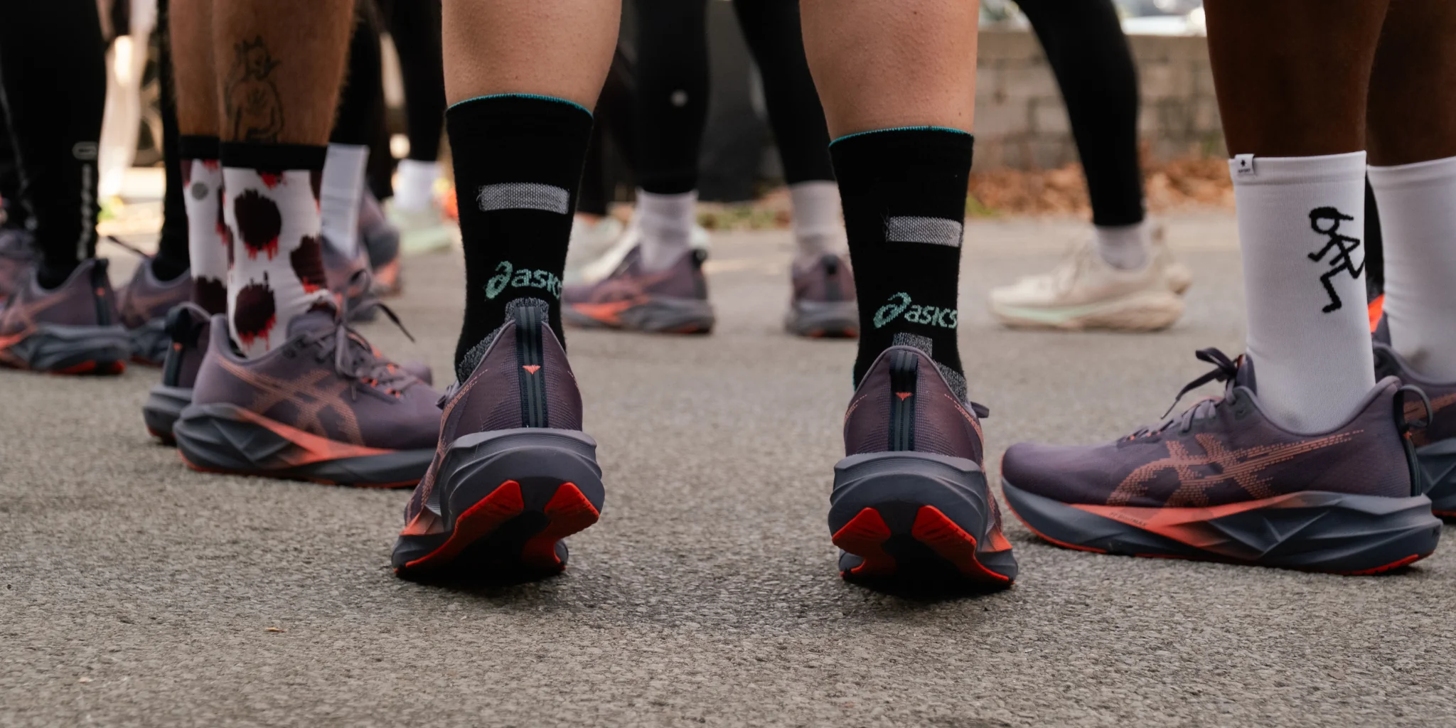 Hinh anh 1: Hinh anh cac doi giay chay bo hang dau nam 2025 cua Asics, Hoka, Saucony, Adidas va Nike.