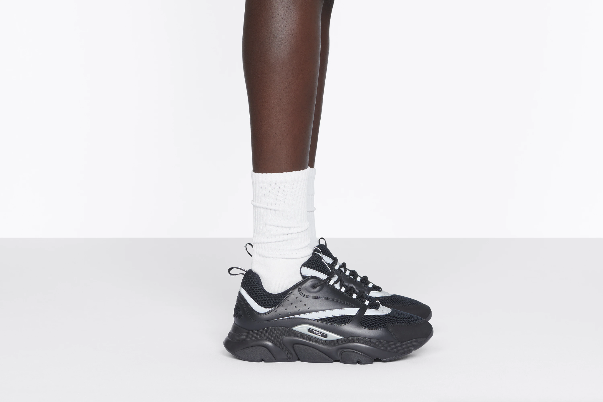 Hinh anh 1: Dior B22: 10 ly do khien no tro thanh doi Sneakers “dinh” cua the gioi xa xi