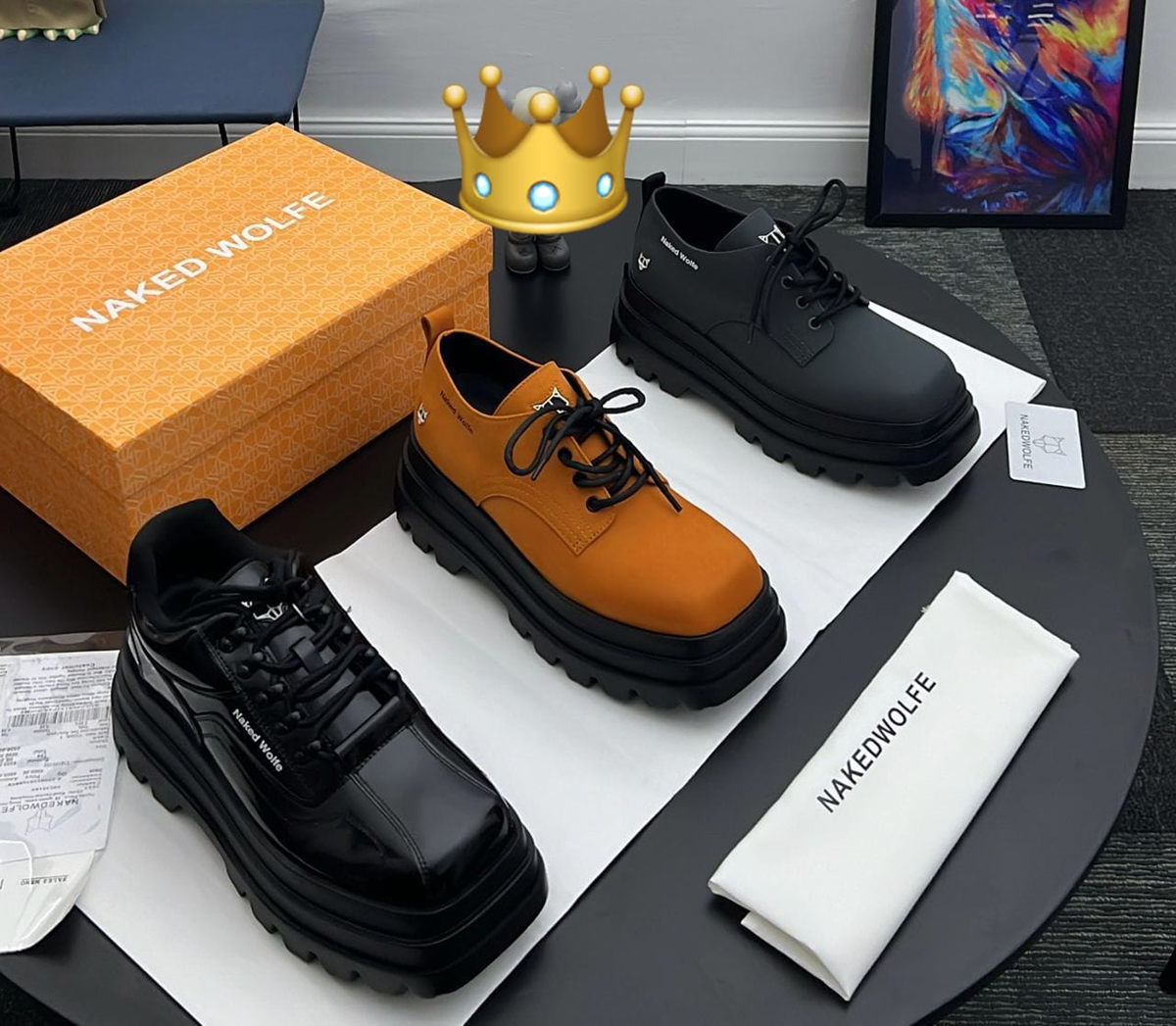 Hinh anh 3: Giay Blizzard 2025 cua Naked Wolfe voi thiet ke backless va shearling sang trong