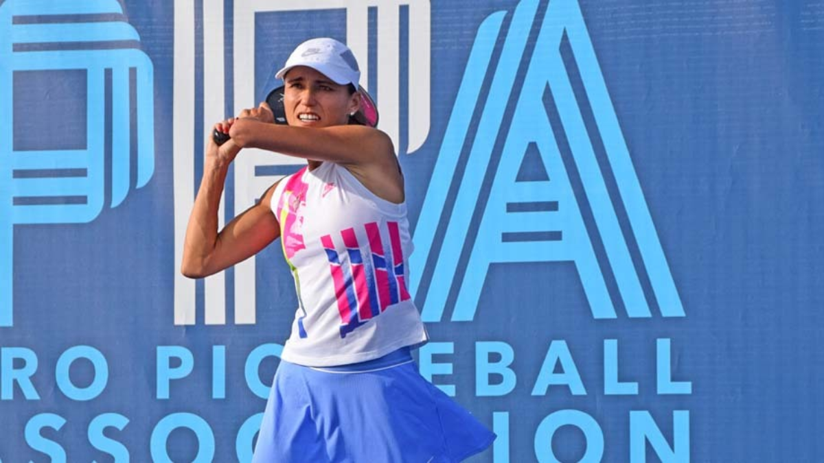 Simone Jardim cam vot JOOLA Hyperion 3, bieu tuong Pickleball