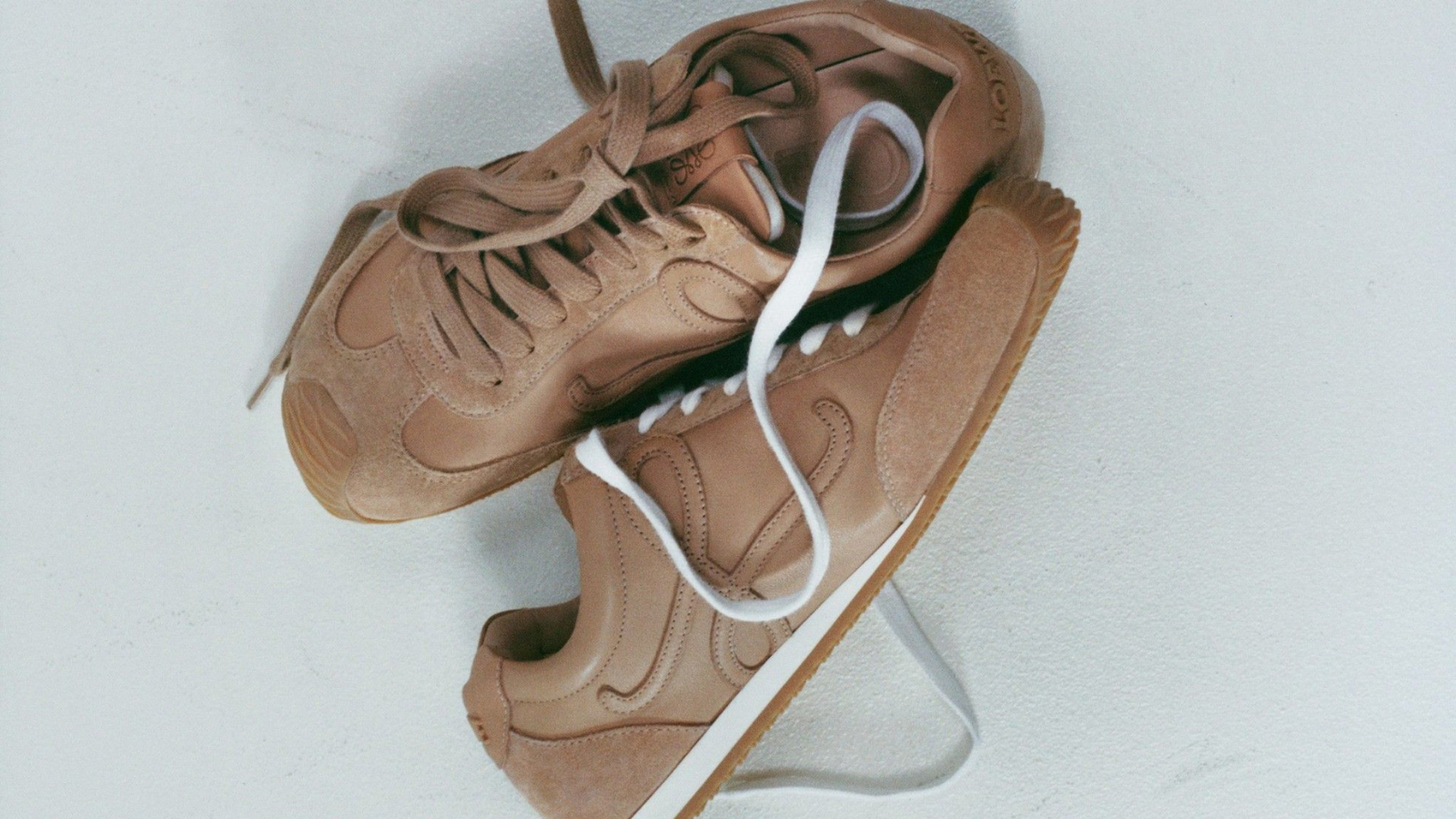 Hinh anh 7: Nhung mau sneakerina thoi trang tu cac thuong hieu noi tieng nam 2025