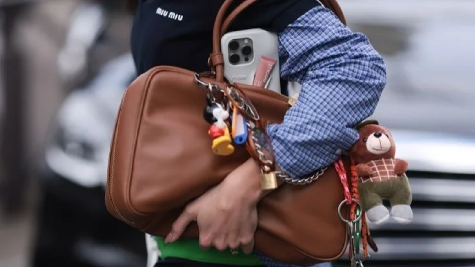 Hinh anh 4: Bo suu tap tui xach xuan he 2025 voi da dang kieu dang va mau sac