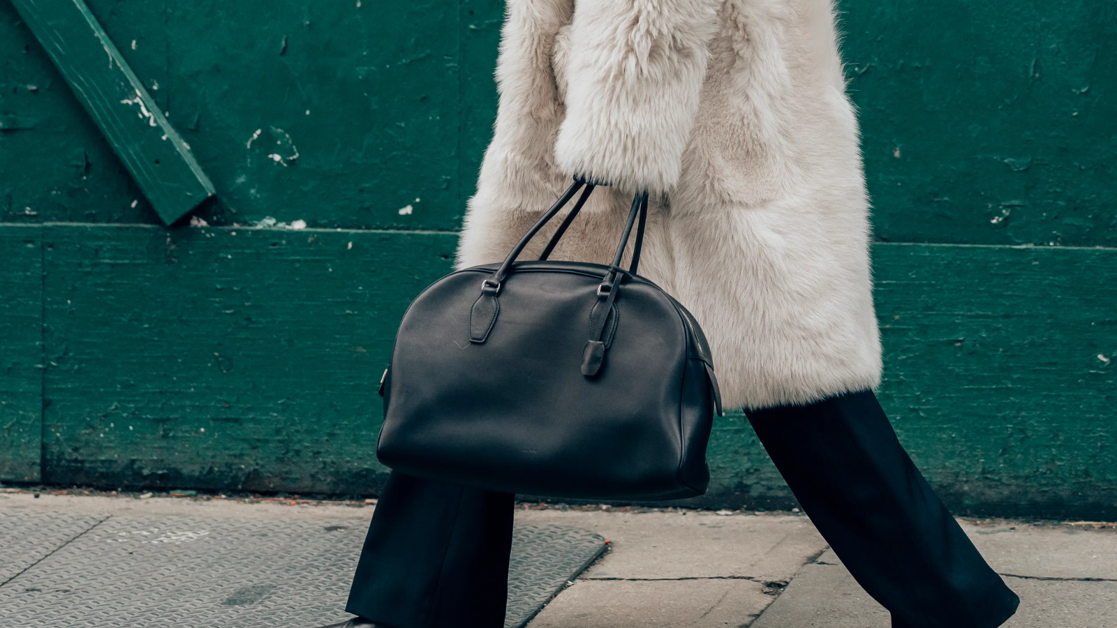 Hinh anh 11: Bo suu tap tui xach xuan he 2025 voi da dang kieu dang va mau sac