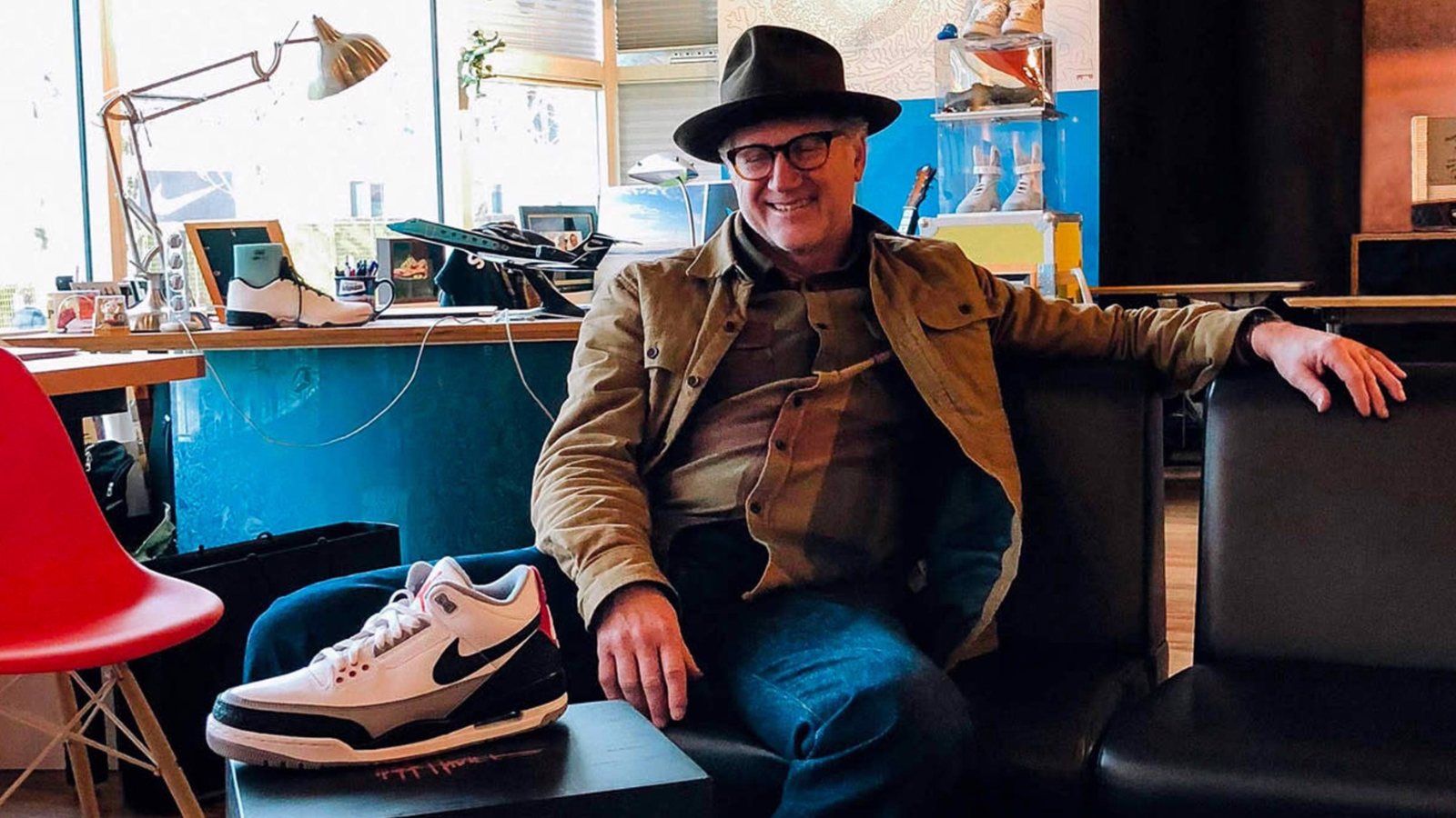 Hinh anh 1: Tinker Hatfield cung cac mau giay Nike noi tieng