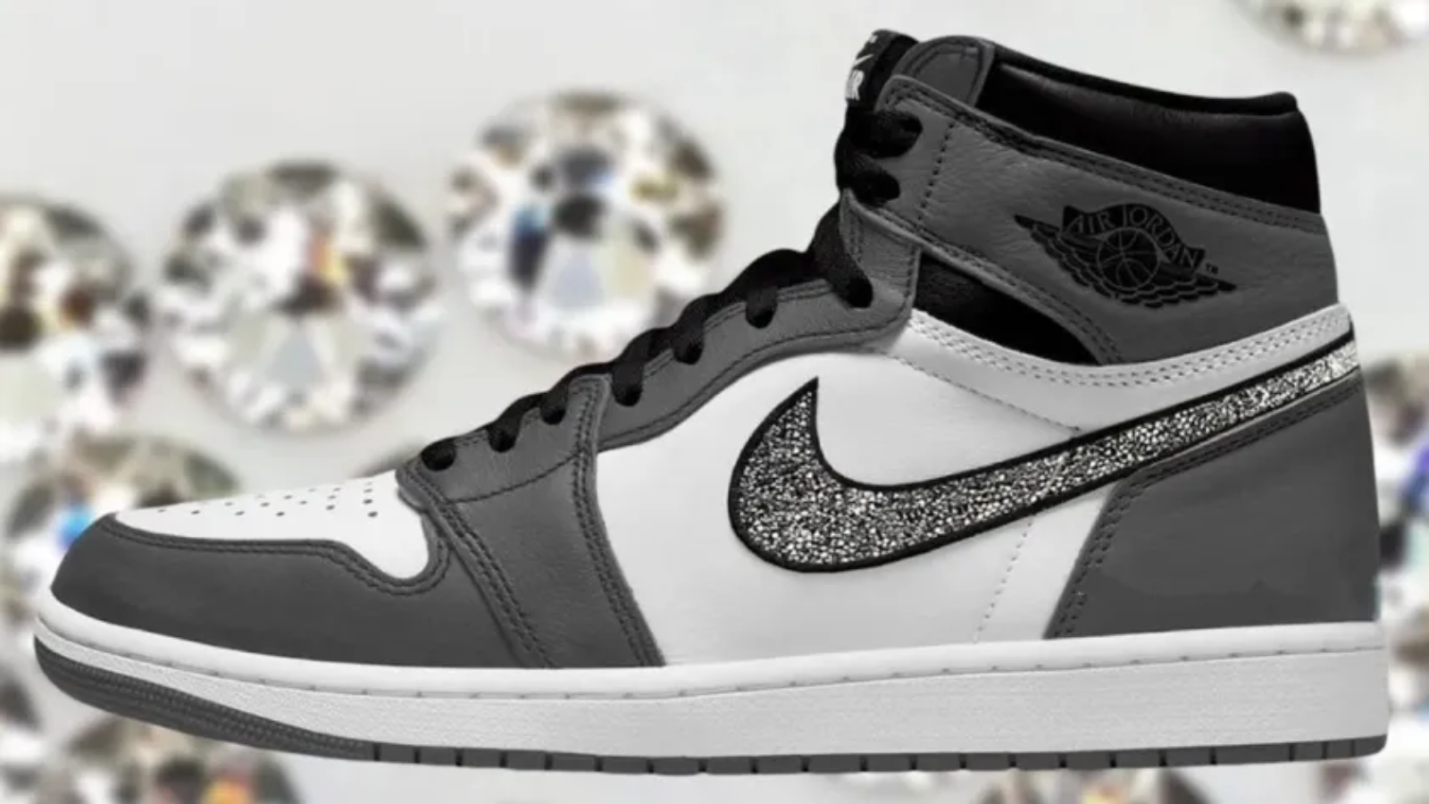 Hinh anh 6: Hinh anh Swarovski x Air Jordan 1 Low OG Stealth voi pha le lap lanh