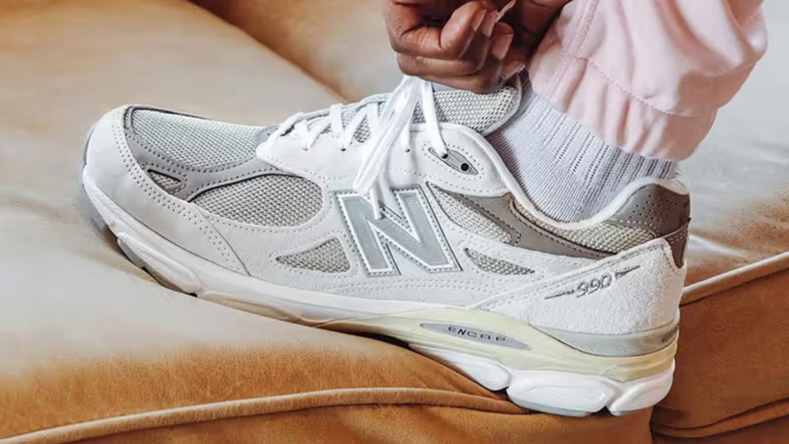 Hinh anh 3: Top 4 lua chon em ai cho moi tin do giay the thao 2025