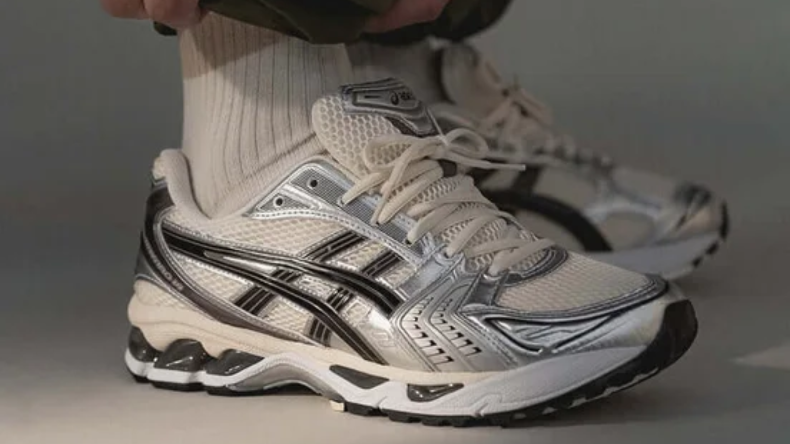 Hinh anh 1: Top 4 lua chon em ai cho moi tin do giay the thao 2025