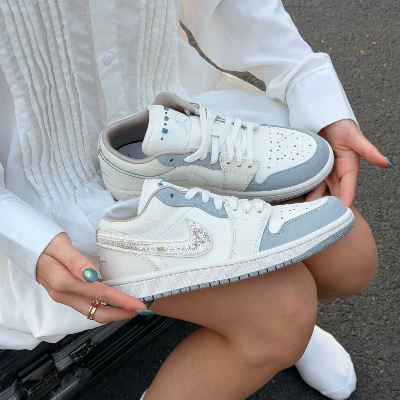 Alternative view of Giày Nike Air Jordan 1 Low 'Sail Soft Pearl' IH7323-100
