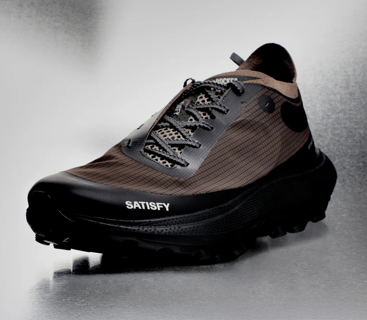 Những gì bạn cần biết về giày chạy bộ có đế cong