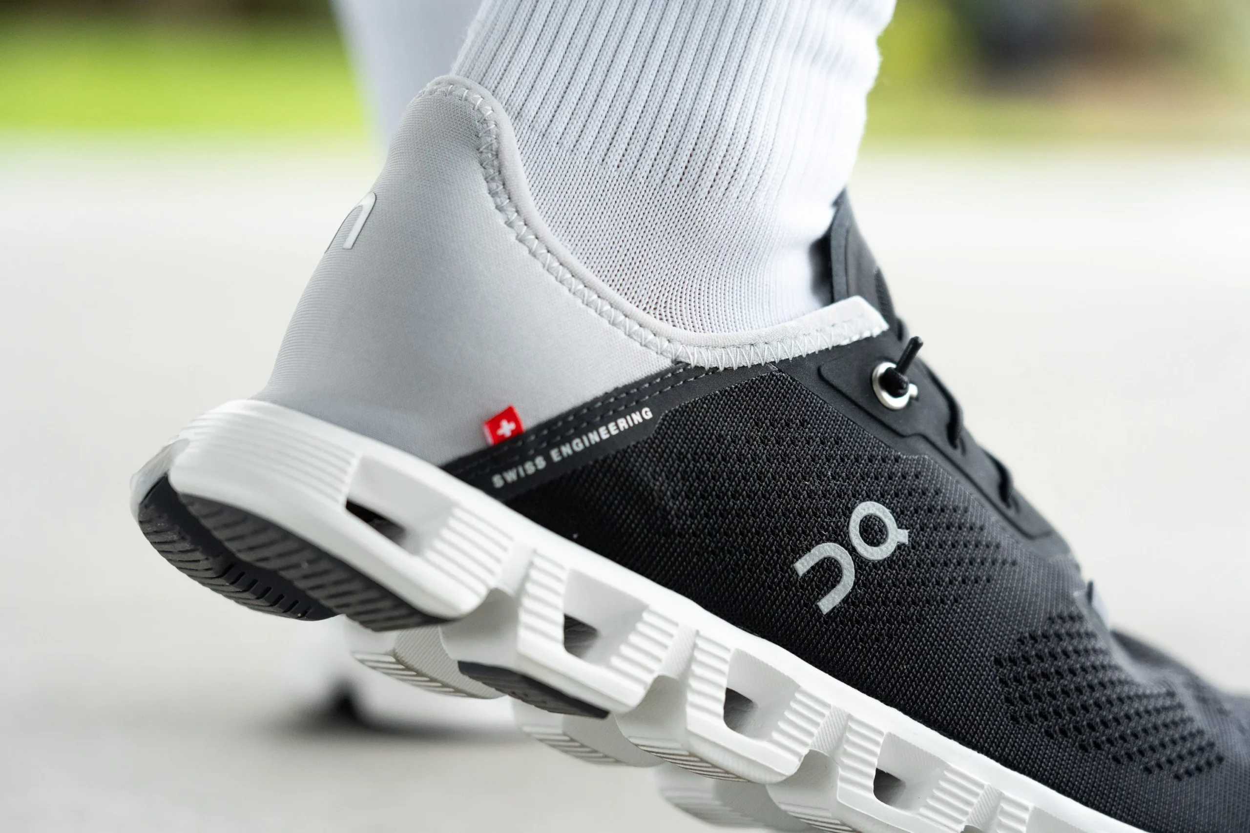 On Cloud: 10 đôi giày đi bộ được đánh giá cao nhất về độ êm và nhẹ