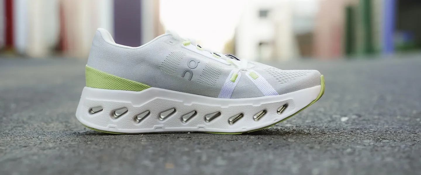 On Cloud: 10 đôi giày đi bộ được đánh giá cao nhất về độ êm và nhẹ