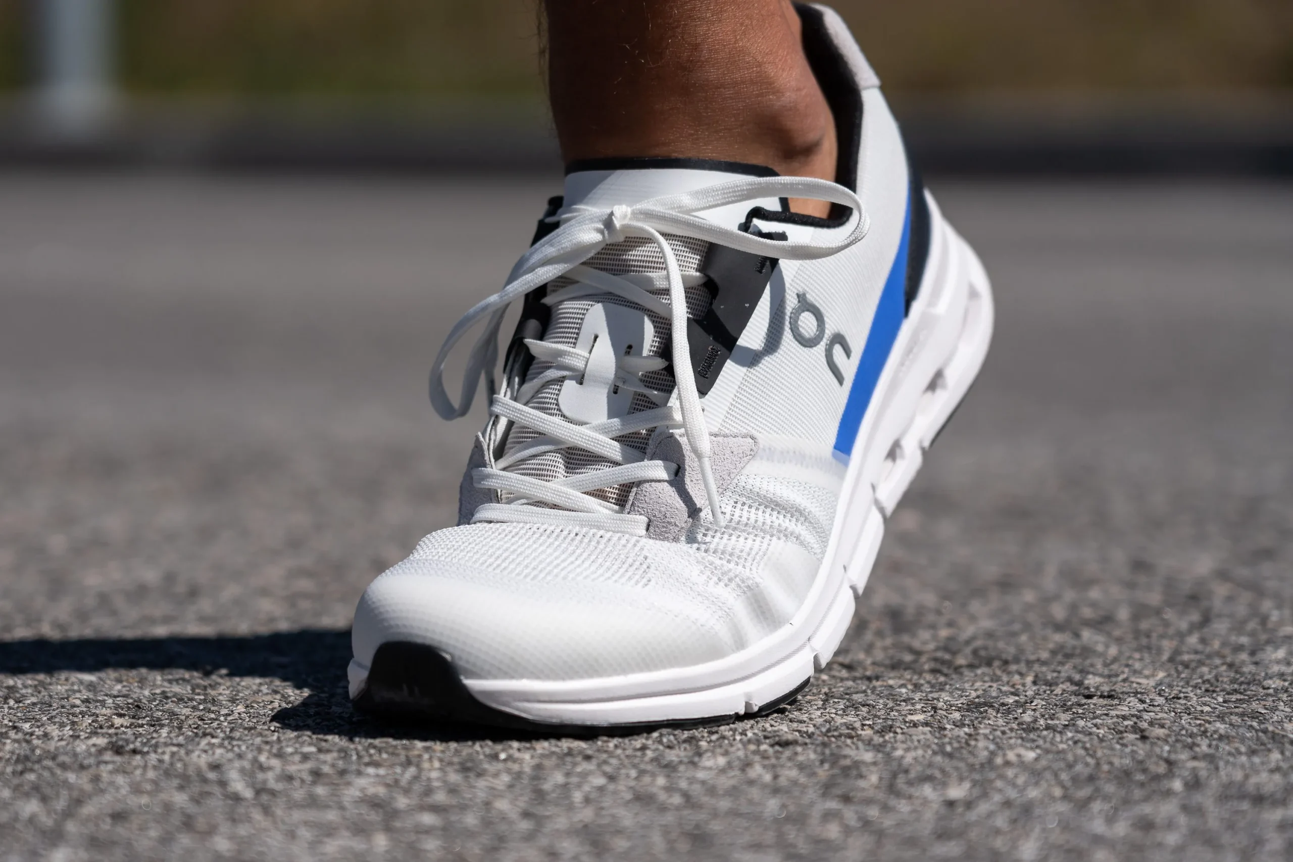 On Cloud: 10 đôi giày đi bộ được đánh giá cao nhất về độ êm và nhẹ