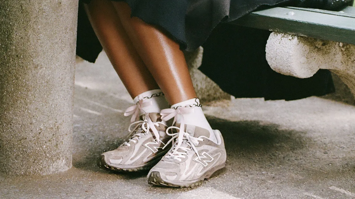 Giay New Balance 204L mau Mushroom va Arid Stone, thiet ke low-profile thoi thuong