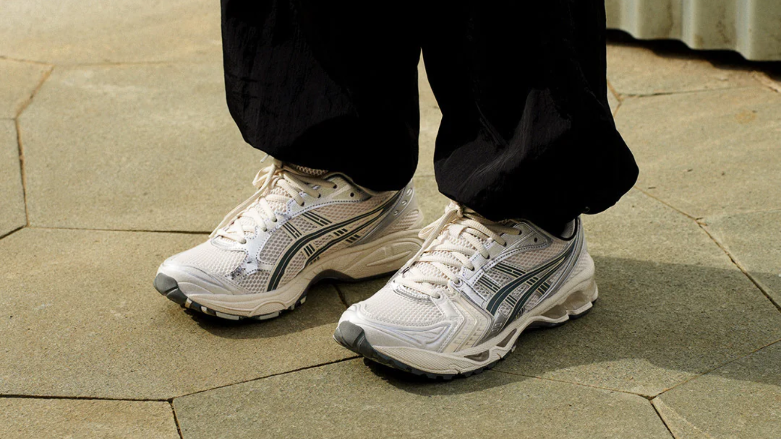 Hinh anh 2: Bo lo JJJJound x ASICS? Duoi day la 3 lua chon thay the tuyet voi