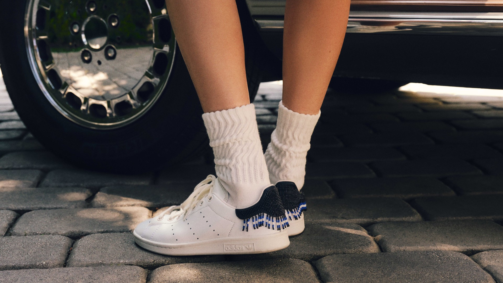 Hinh anh 3: CLOT x adidas Stan Smith “Beaded”: Pha vo khuon mau voi chi tiet thu cong tinh te