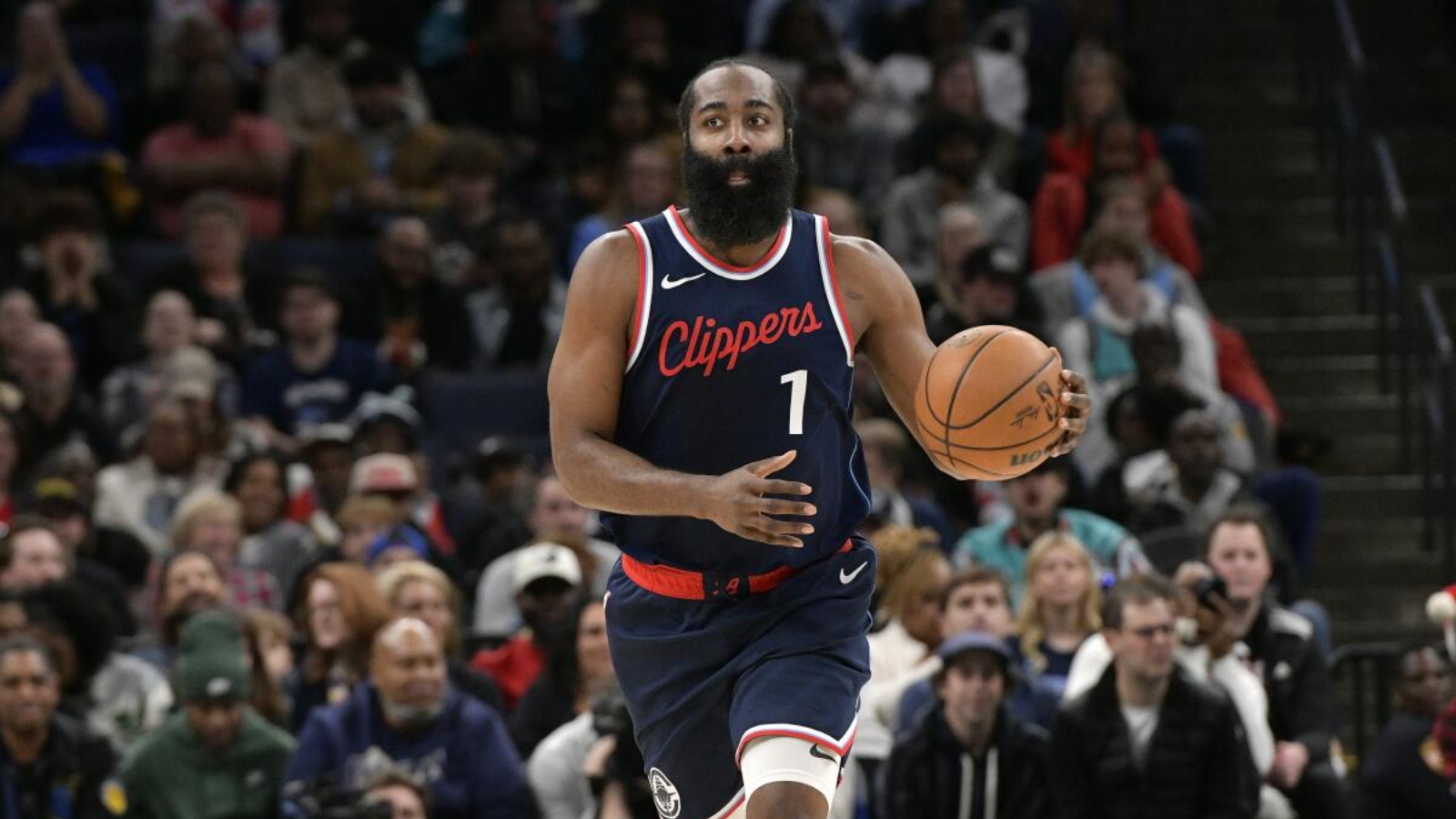 Hinh anh 1: James Harden cung giay Adidas tren san bong ro