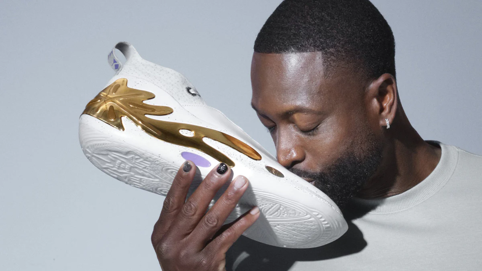 Hinh anh 2: Dwyane Wade voi giay Way of Wade tu Li-Ning