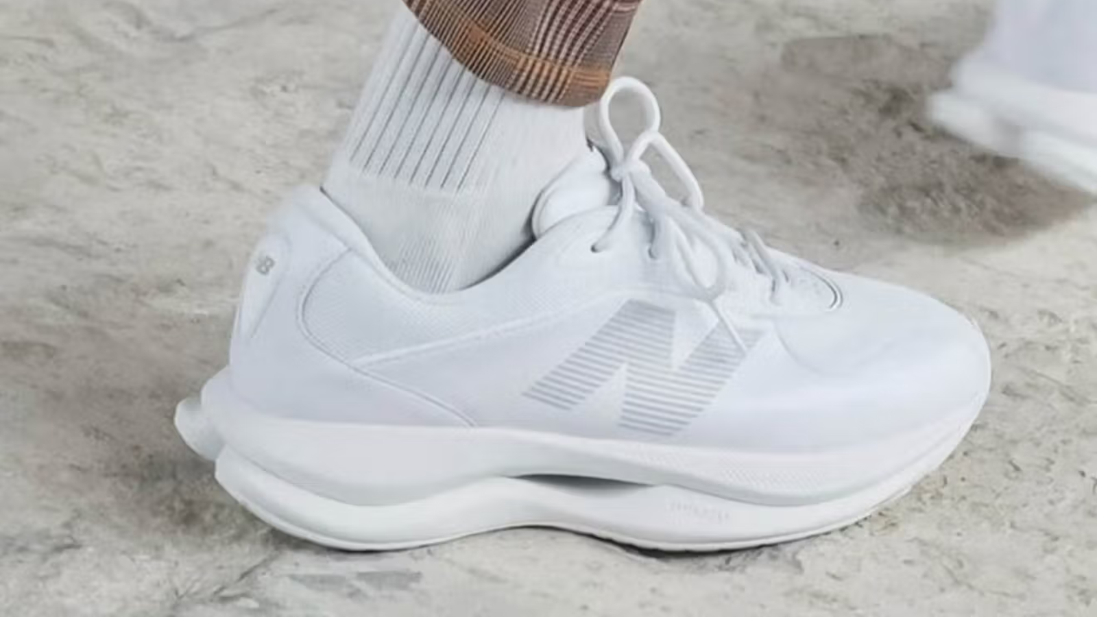 Hinh anh 6: Hinh anh show dien Paris Fashion Week Men SS26 voi bo suu tap sneaker noi bat