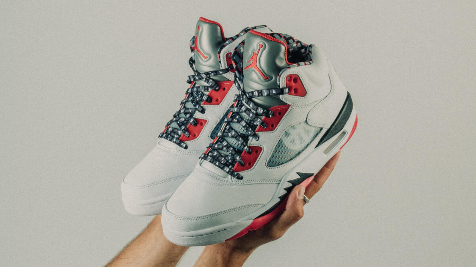 Hinh anh 1: Air Jordan Quai 54 - Nhung doi giay sneaker doc dao va lich su