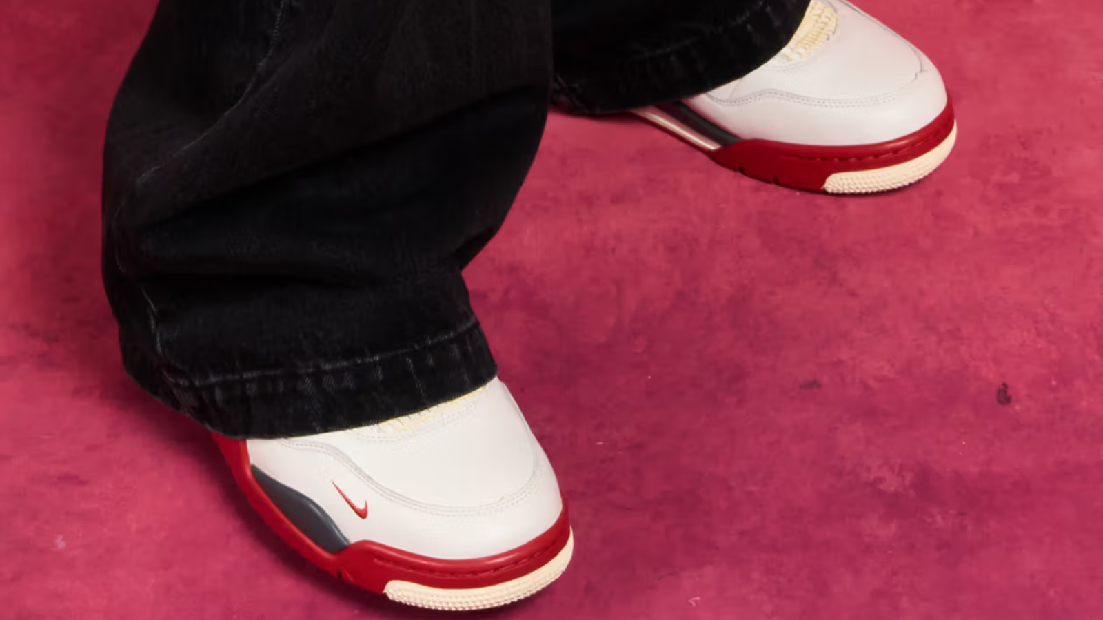 Hinh anh 1: Nigel Sylvester x Air Jordan 4 Sail/Cinnabar 2026