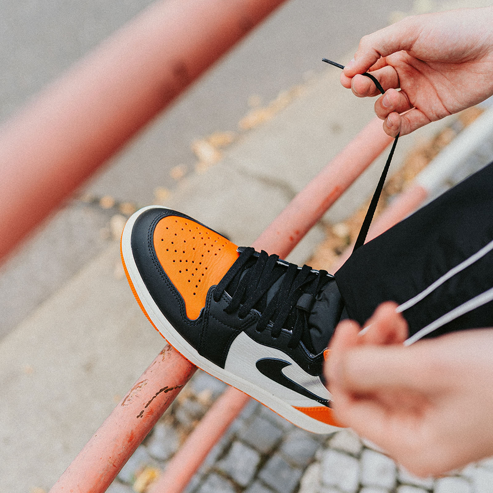 Alternative view of Giày Nike Air Jordan 1 'Shattered Backboard' DZ5485-008