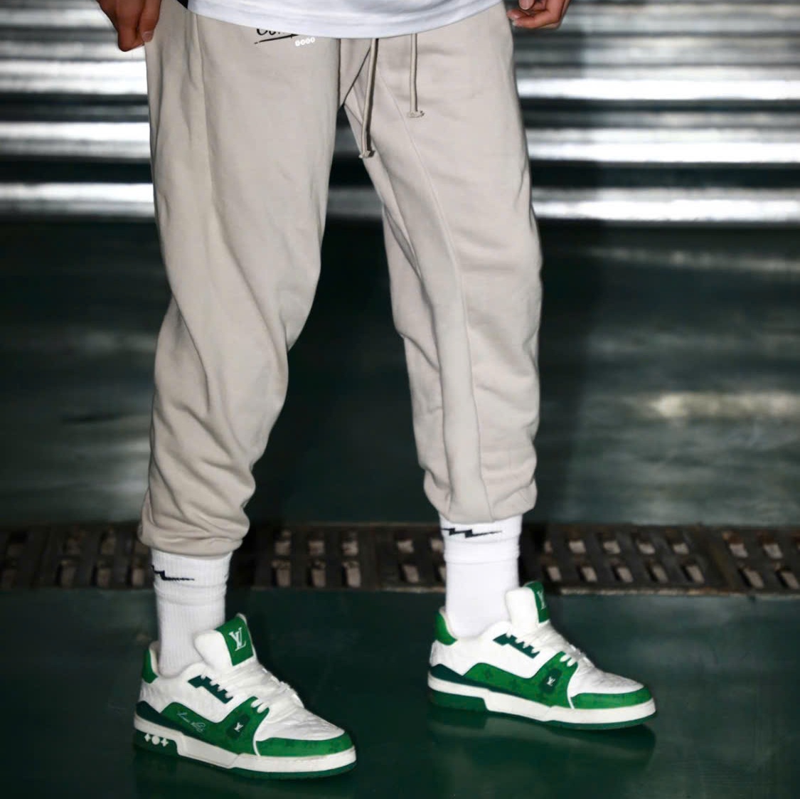 Alternative view of Giày Louis Vuitton Lv Trainers 'White Green' 1AANFY