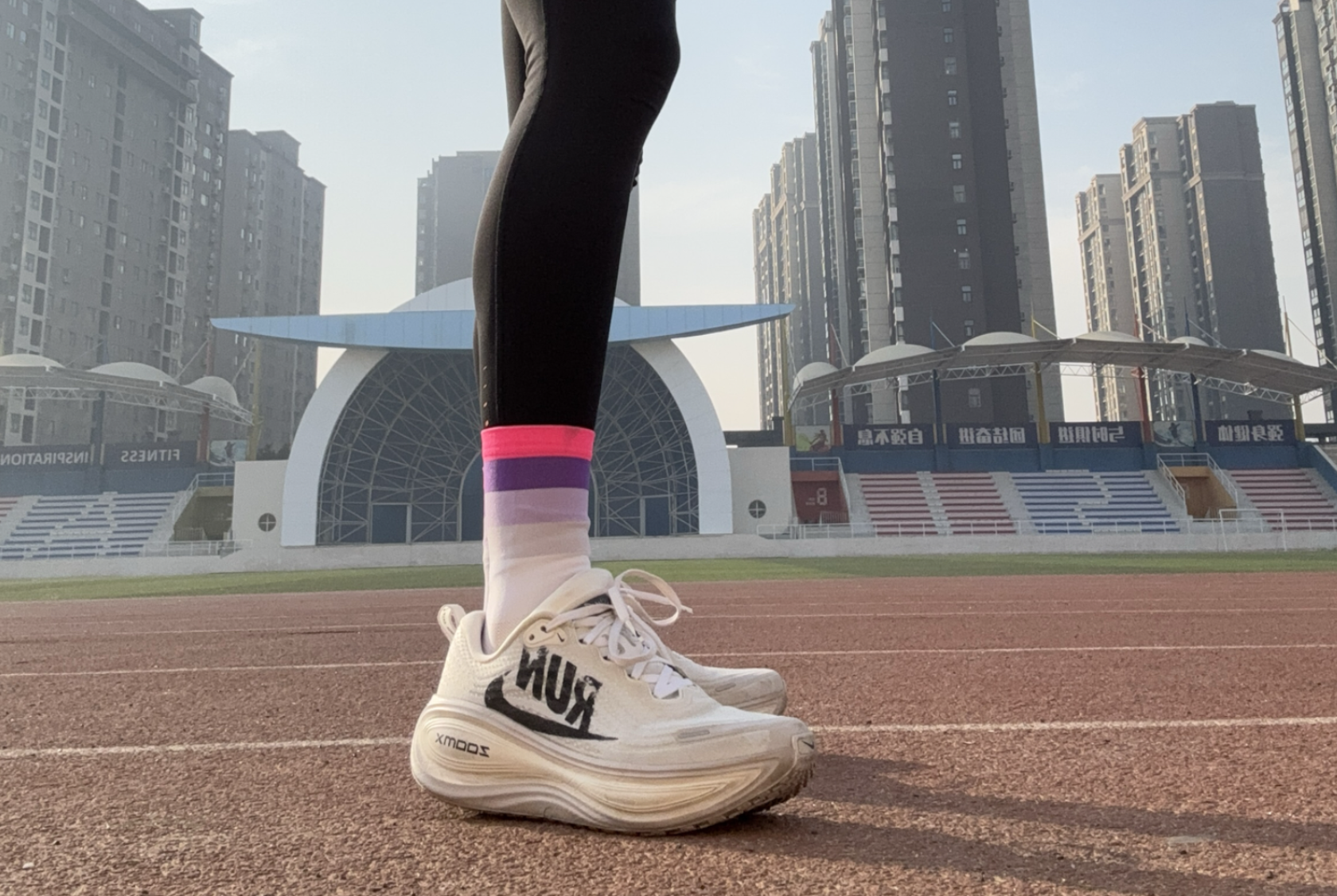 Alternative view of Giày Nike Vomero Plus 'Run' IH2268-100