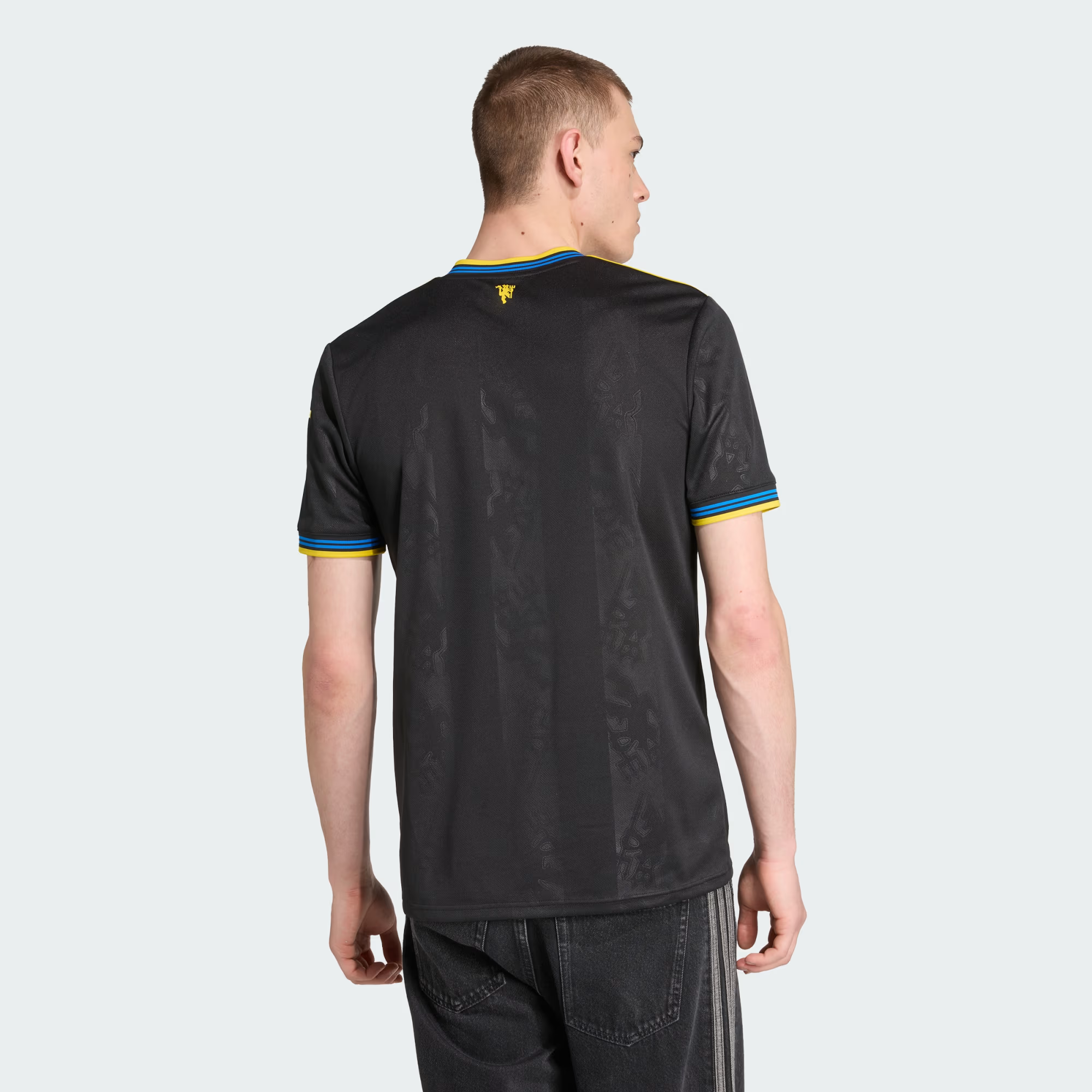 Áo Adidas Manchester United 2025/26 'Black' KD4225 - Ảnh 3