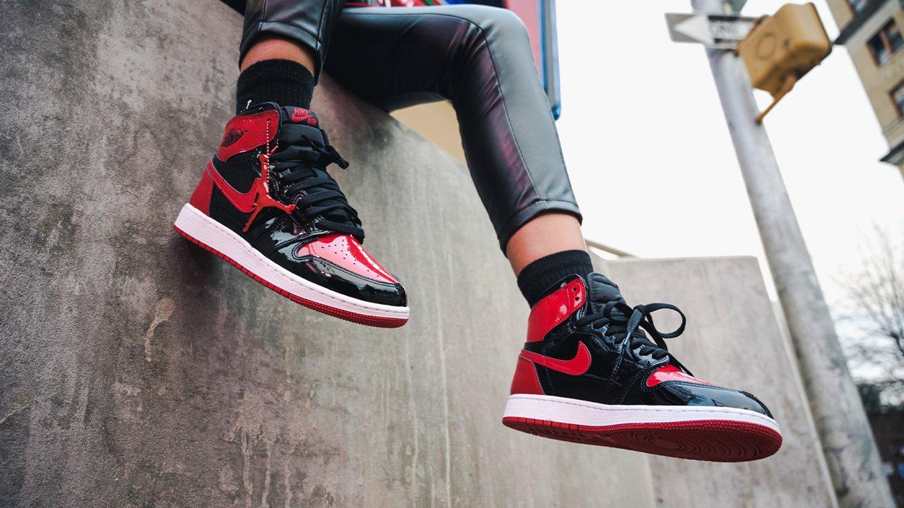 Chiêm ngưỡng Air Jordan 1 Mid "Black/Varsity Red" với diện mạo mới đầy cuốn hút